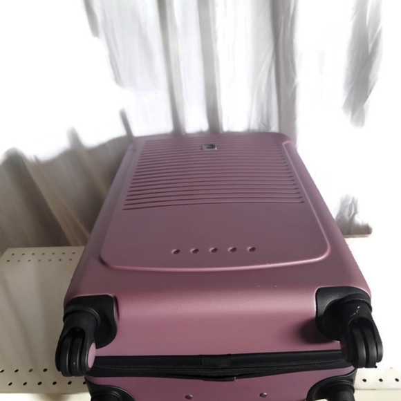 TAG Riverside 24" Hardside Spinner - Picture 3 of 4